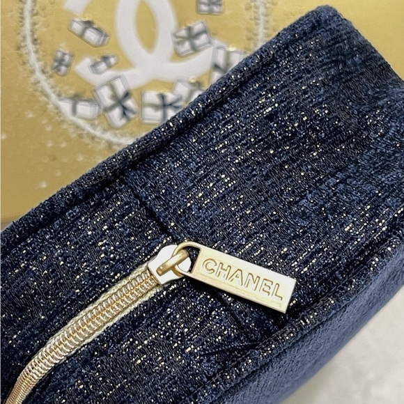 CHANEL LUXURY GIFT SET / POUCH & LIPGLOSS - Picture 13 of 14